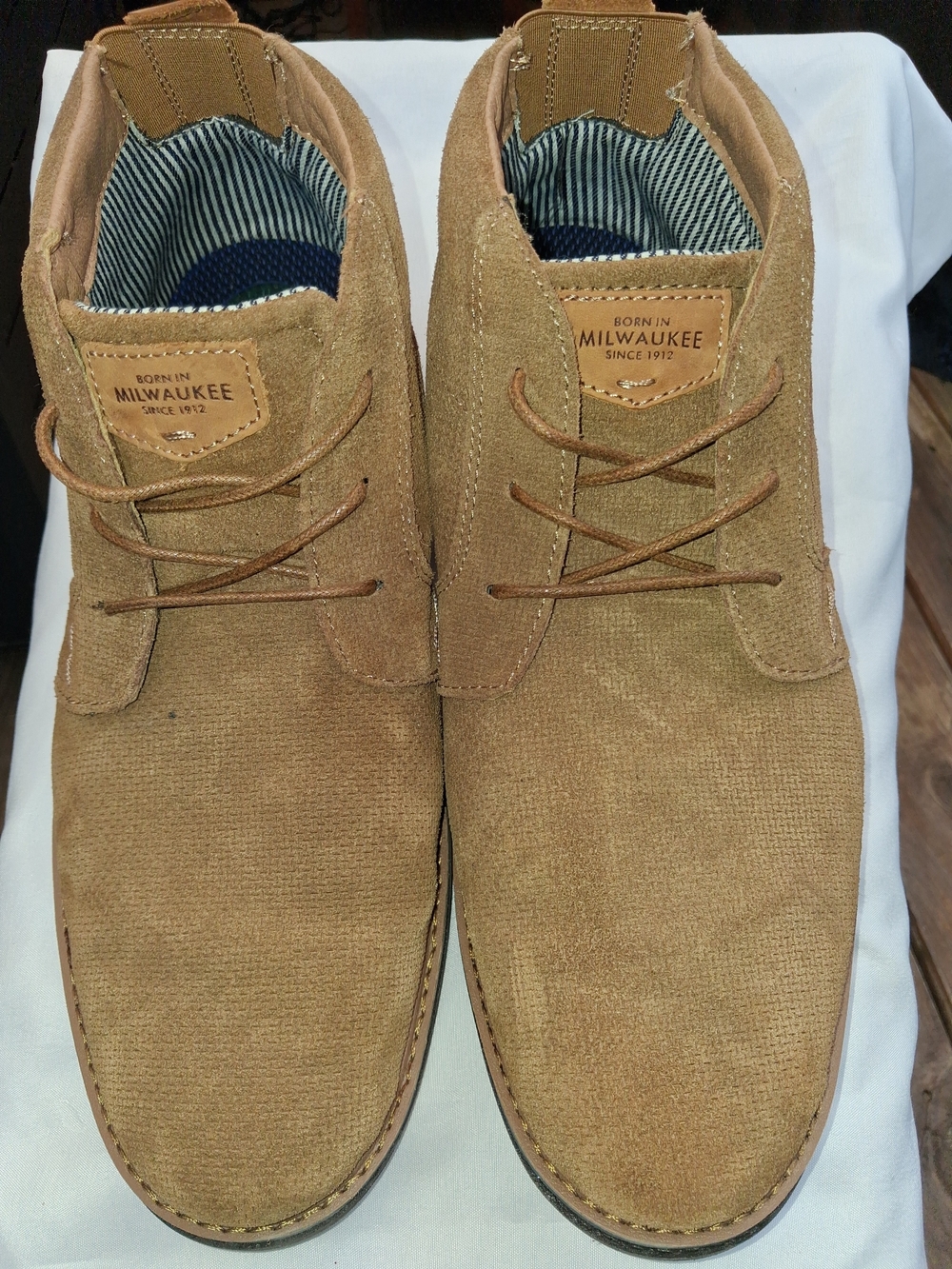 Nunn Bush Men's Tan Suede Chukka Boots with Striped Lining
